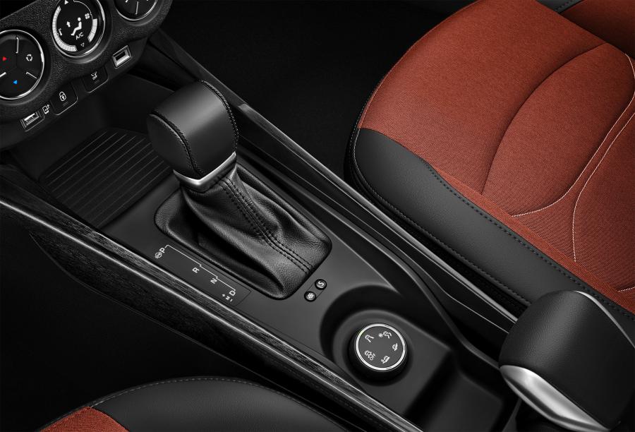Детали интерьера Citroen C3-XR 2019 года  (фото 6 из 7)